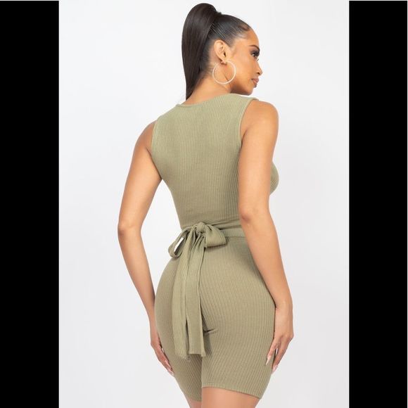 Buttons Scoop Neck Crop Top & Biker Shorts Set - Picture 4 of 6